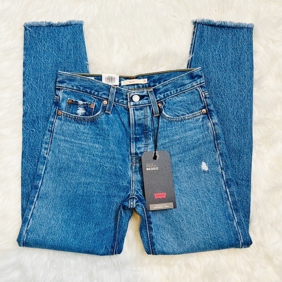 Levi’s Premium Wedgie Fit Ankle Jeans - Picture 5 of 12